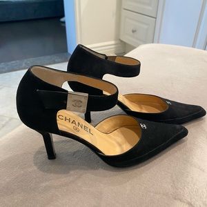 CHANEL black suede heel. Size 37